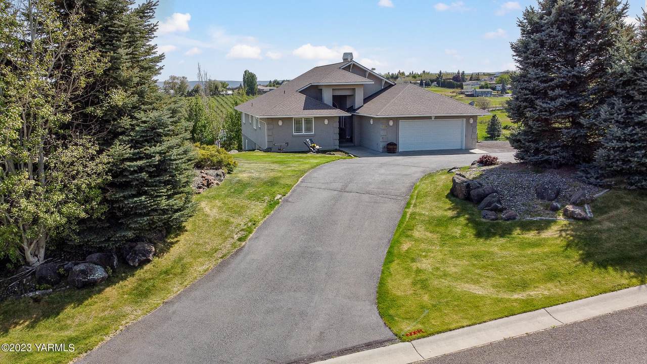 912 Majesty Heights Dr - Photo 1