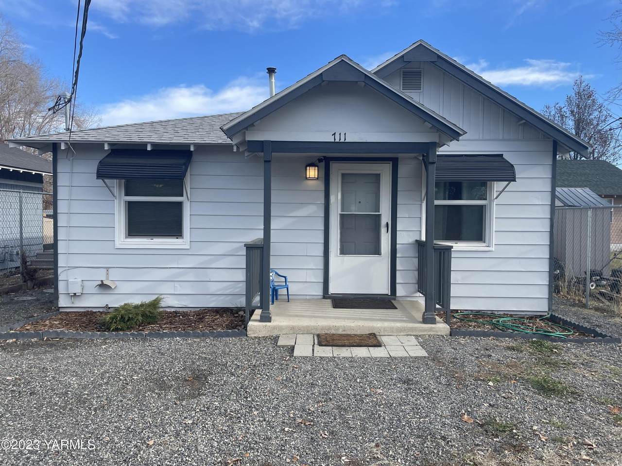 711 15th Ave - Photo 1