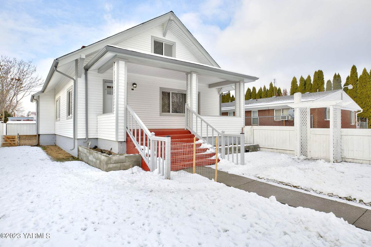 212 8th Ave - Photo 1