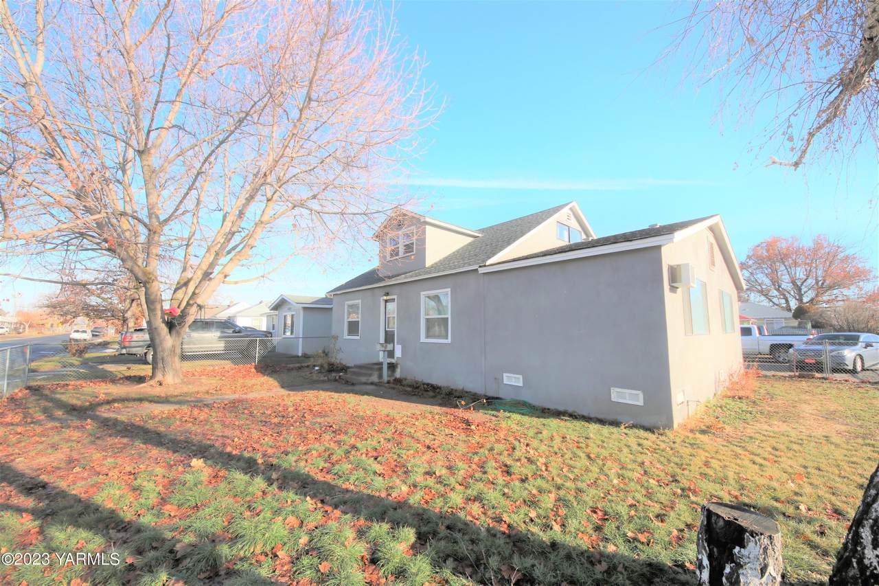 1119 6th Ave - Photo 1