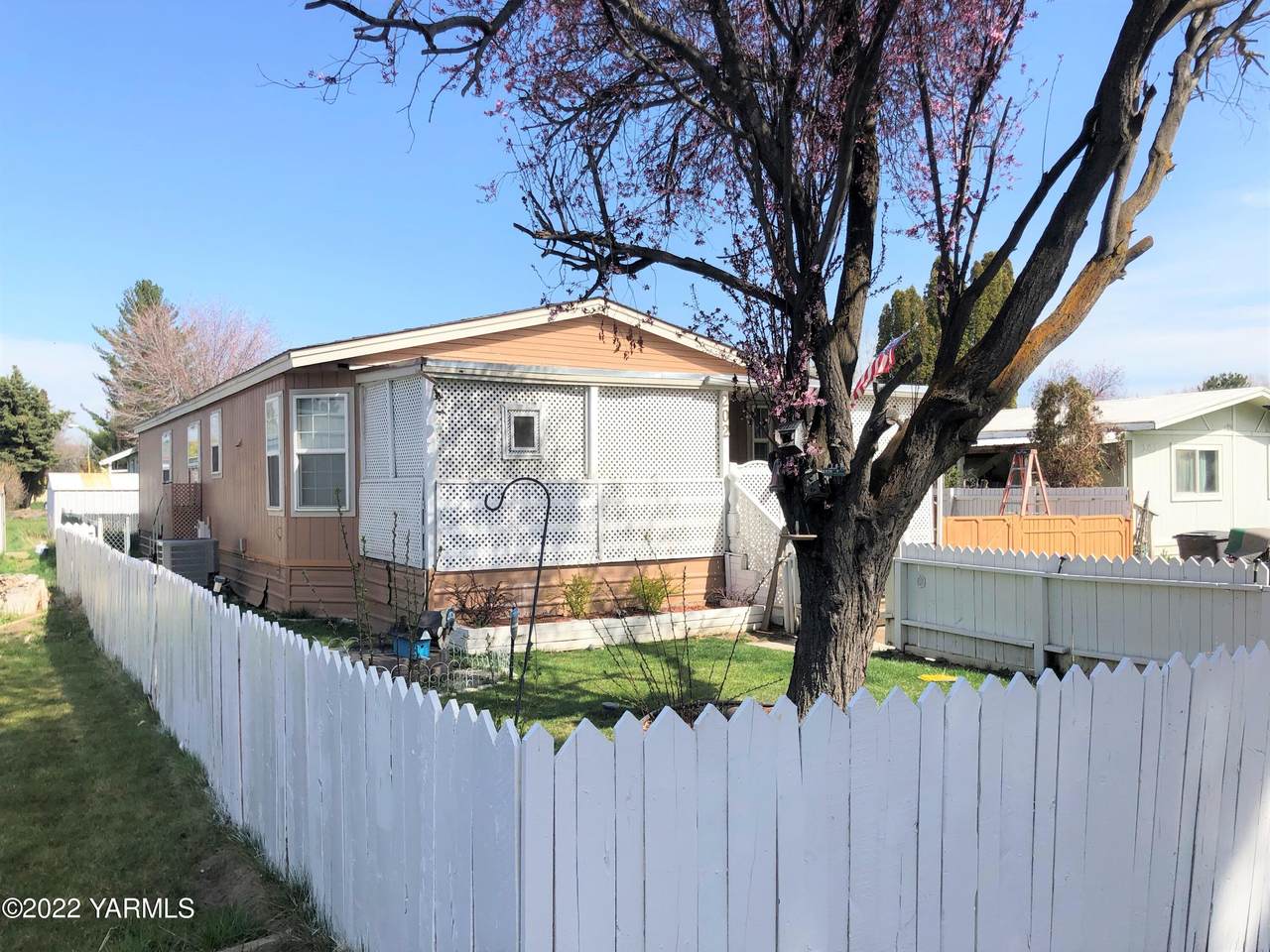 7610 Nob Hill Blvd - Photo 1
