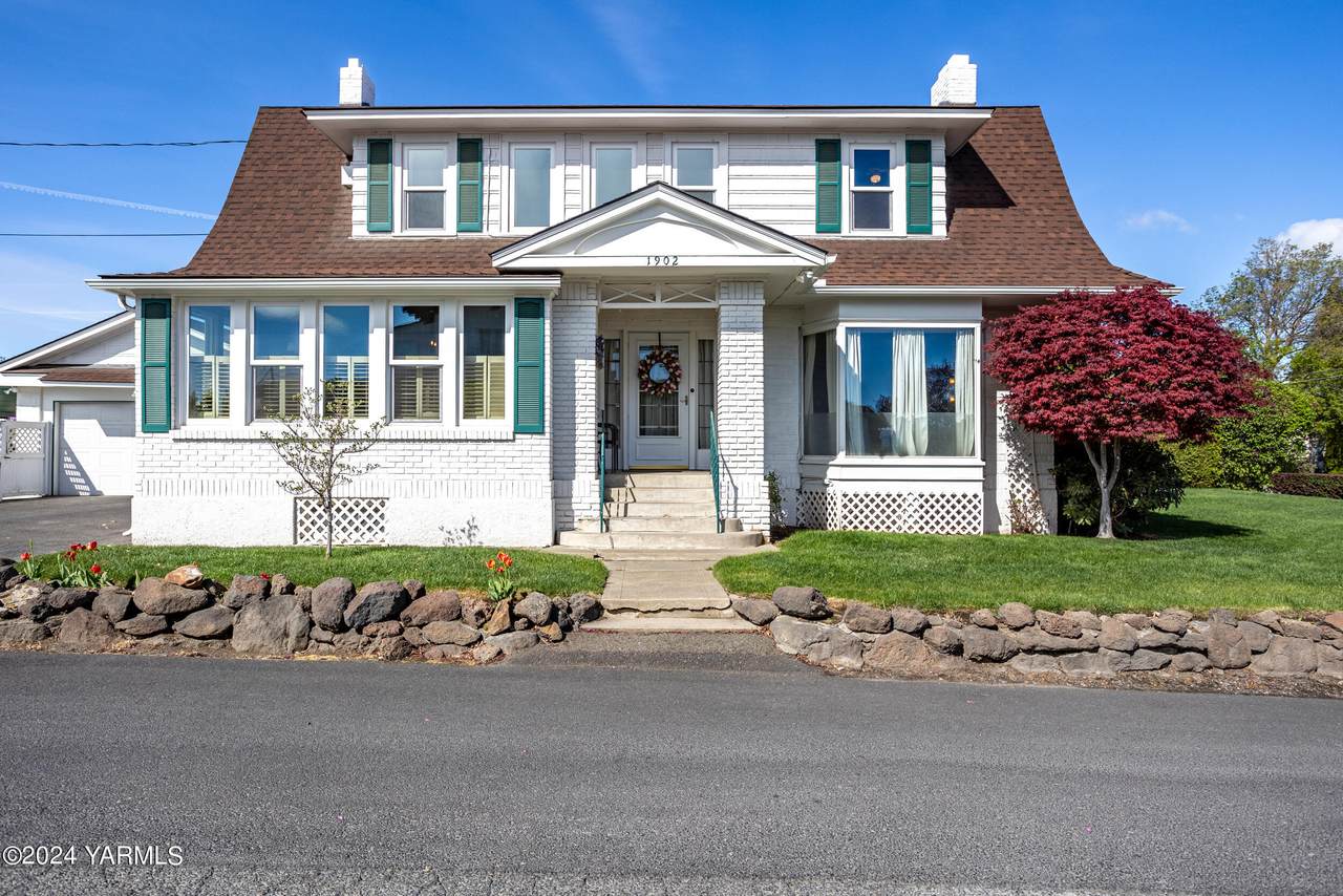 1902 Yakima Ave - Photo 1