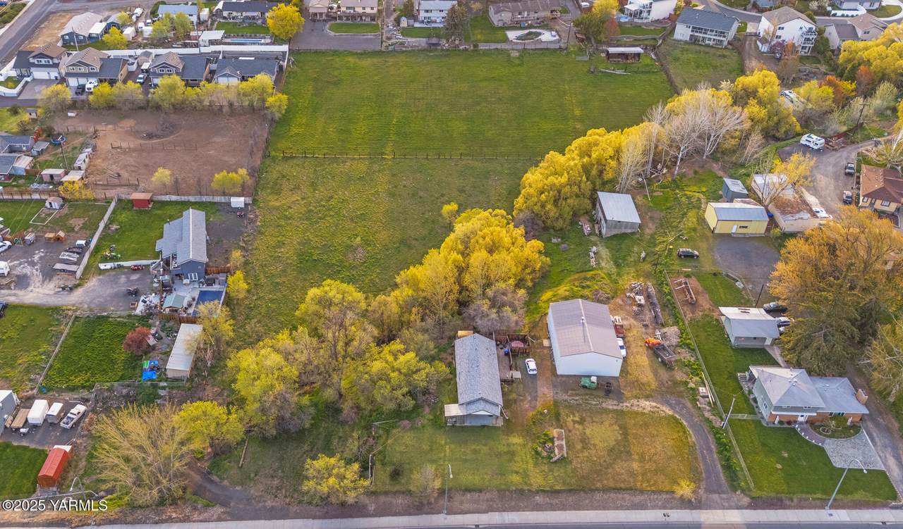 980 Selah Loop Rd - Photo 1
