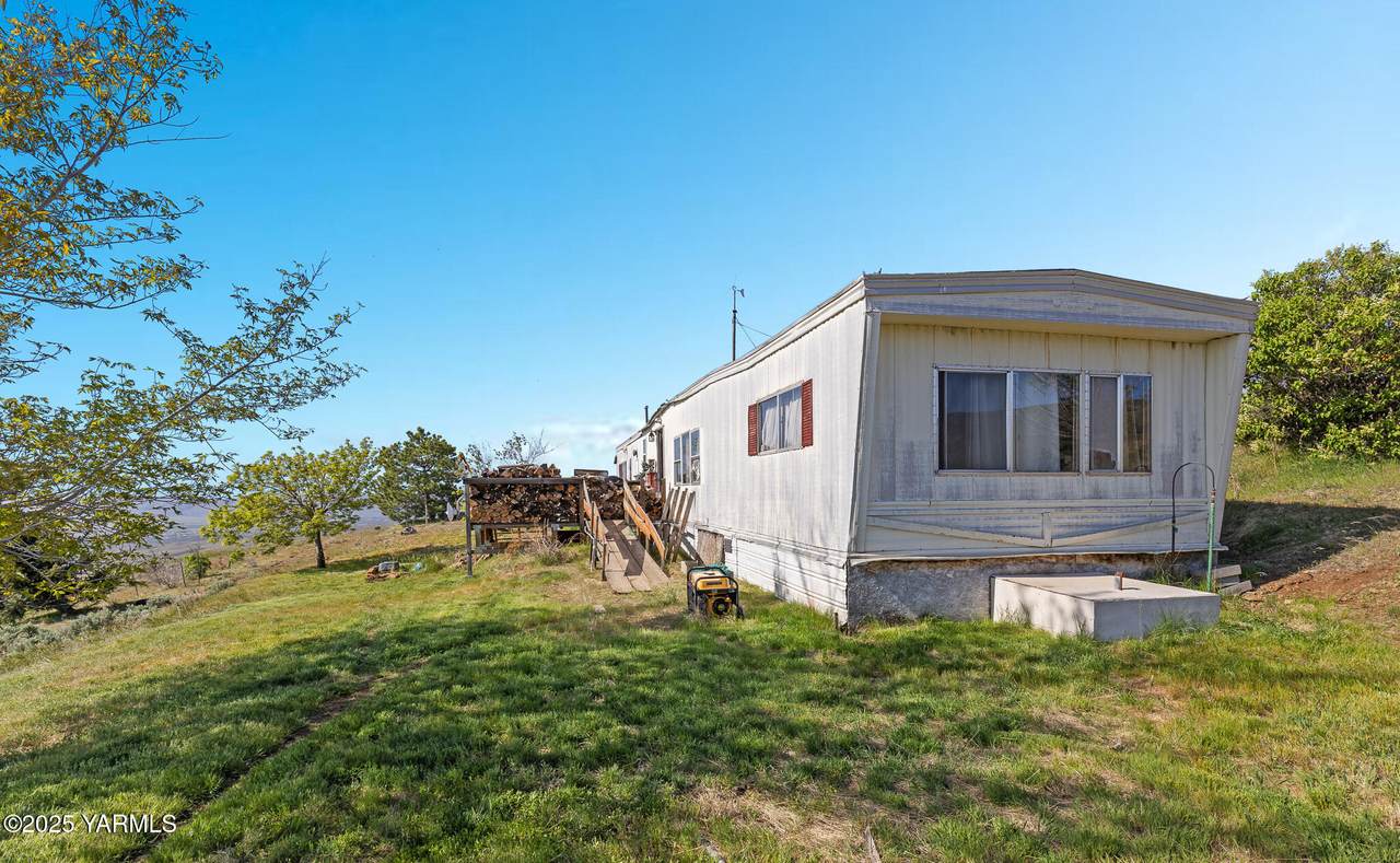 18901 Tieton Dr - Photo 1