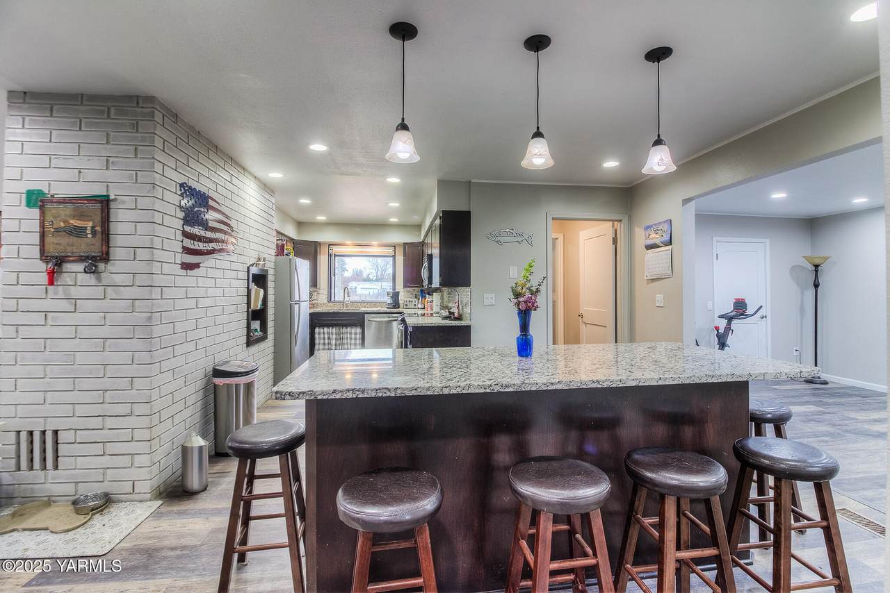 4003 Emma Ln - Photo 1