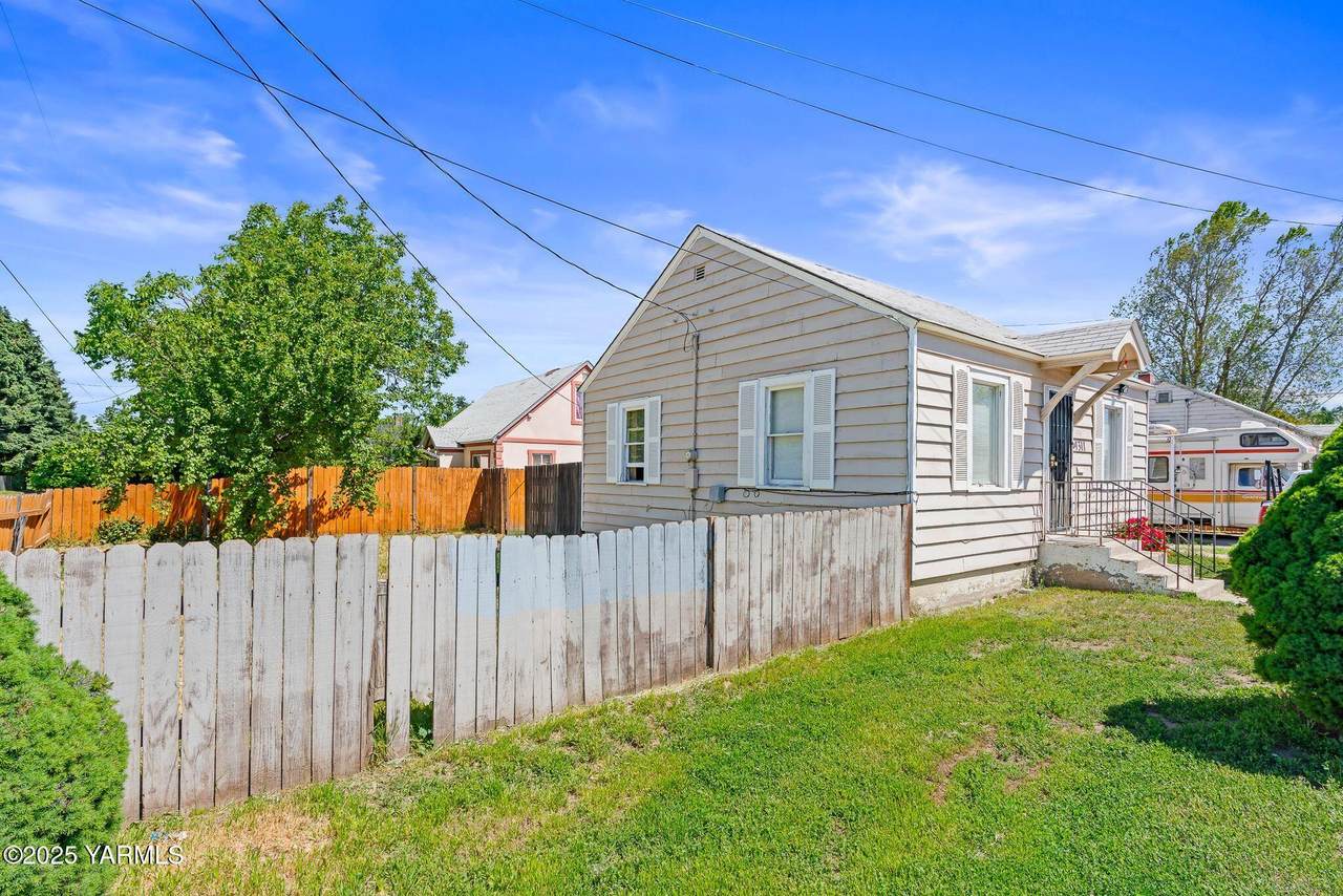 1311 Mead Ave - Photo 1