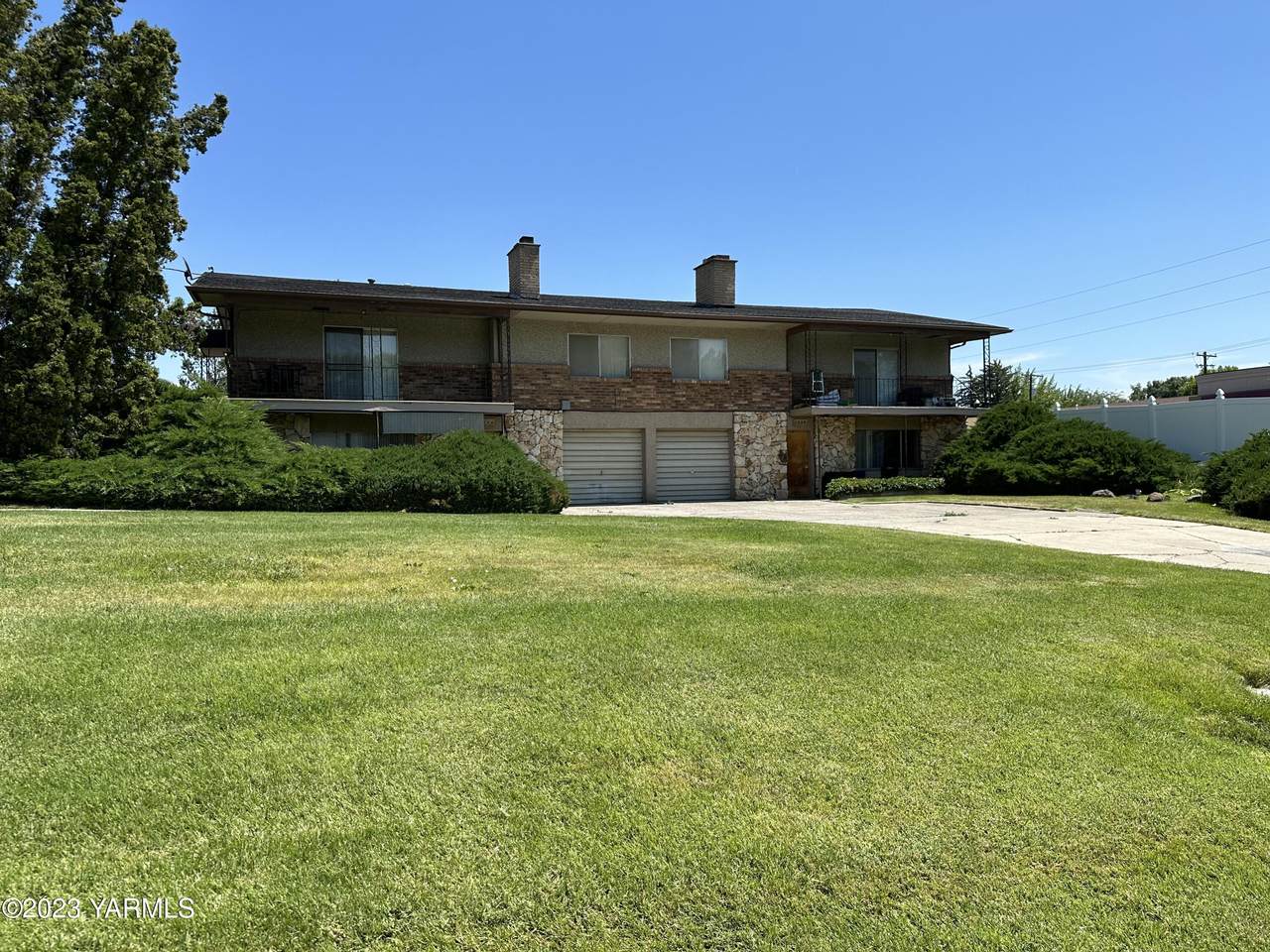 205 63rd Ave - Photo 1