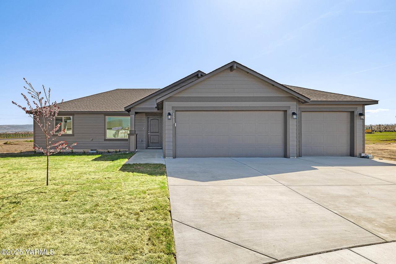 1613 Diamond Ave - Photo 1
