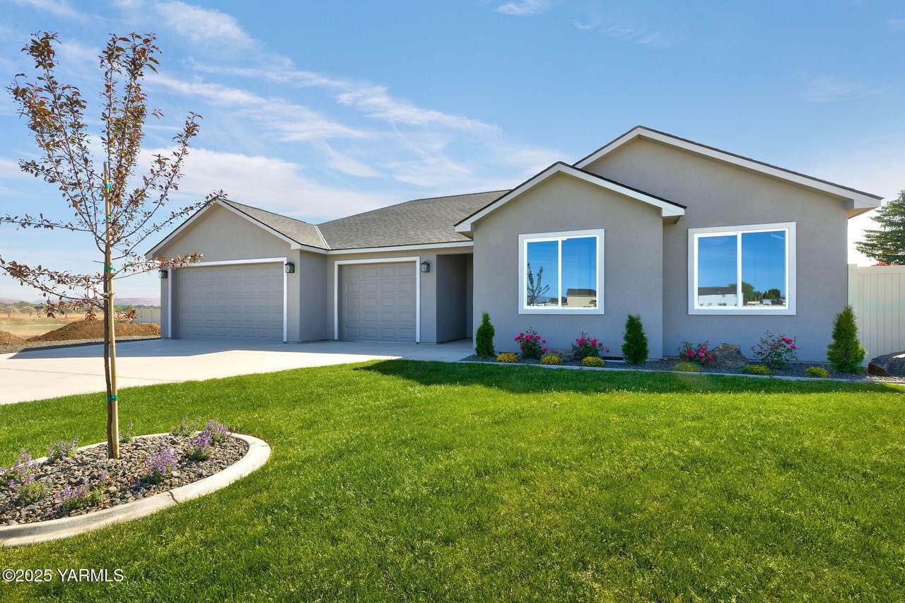 4602 Oak Ave - Photo 1