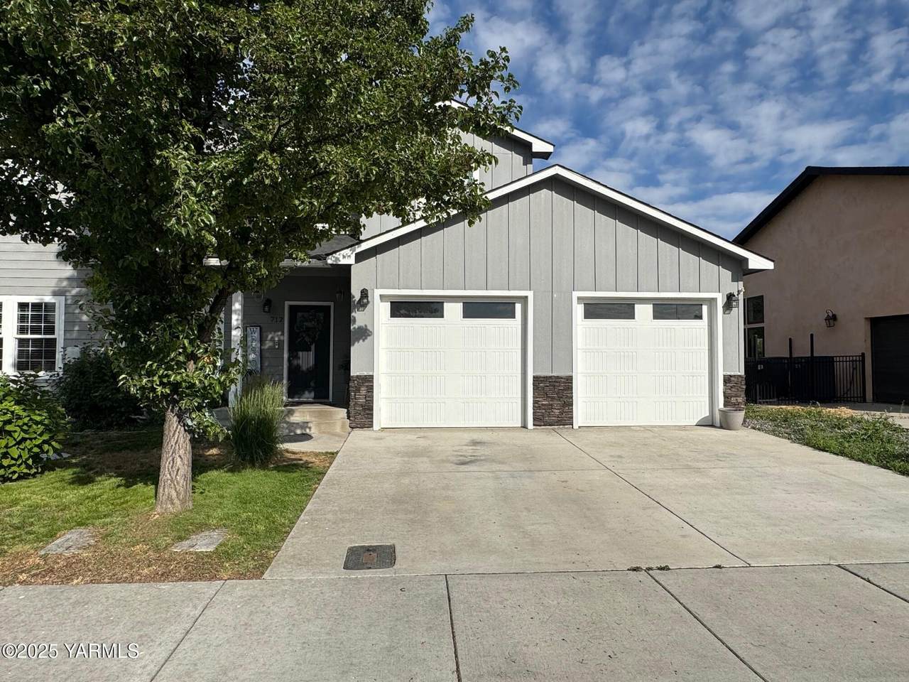 712 Fountain Blvd - Photo 1
