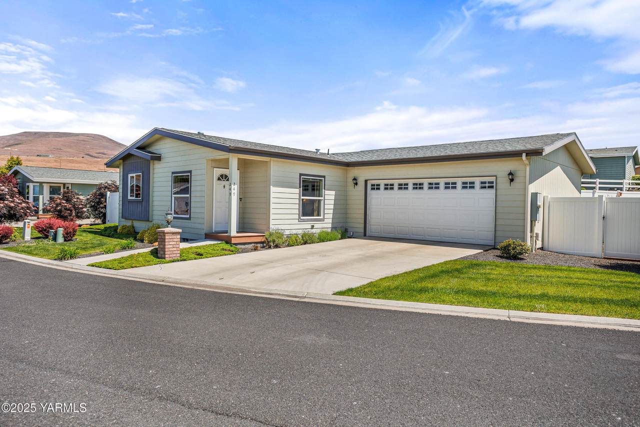 200 Bridle Way - Photo 1