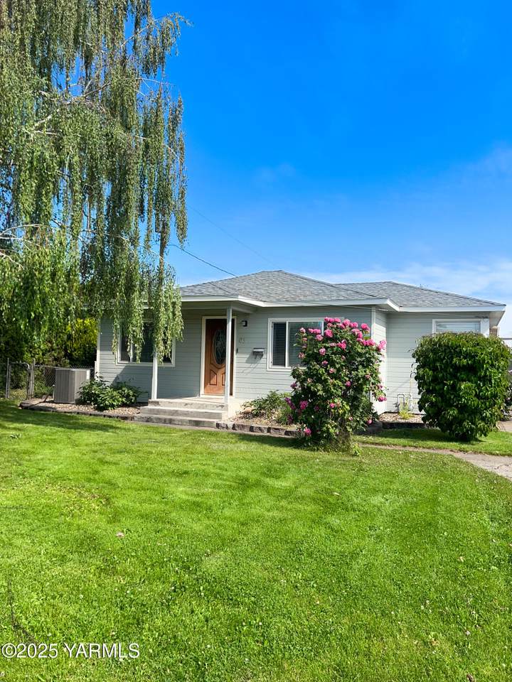 63 Mead Ave - Photo 1