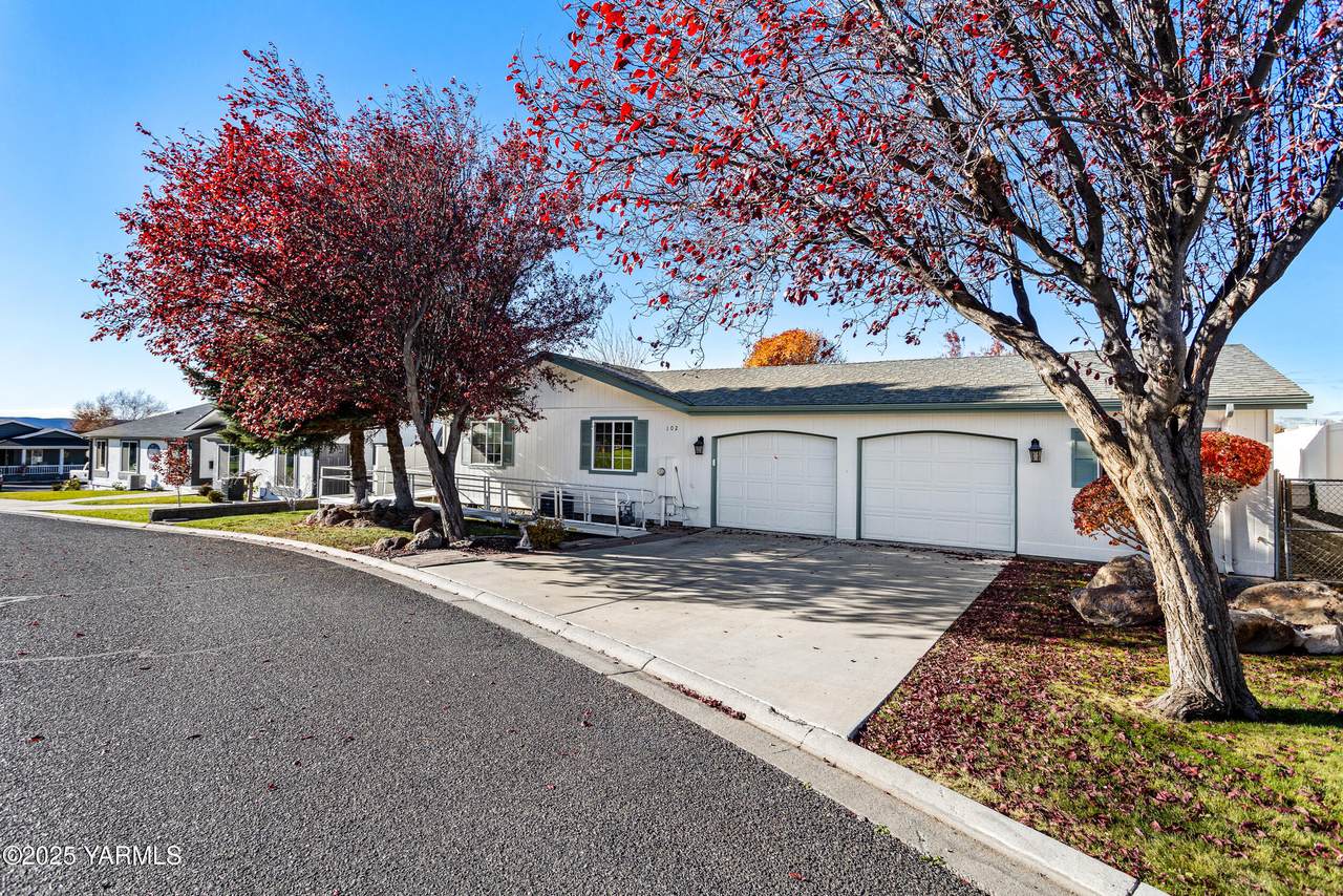 200 Bridle Way - Photo 1