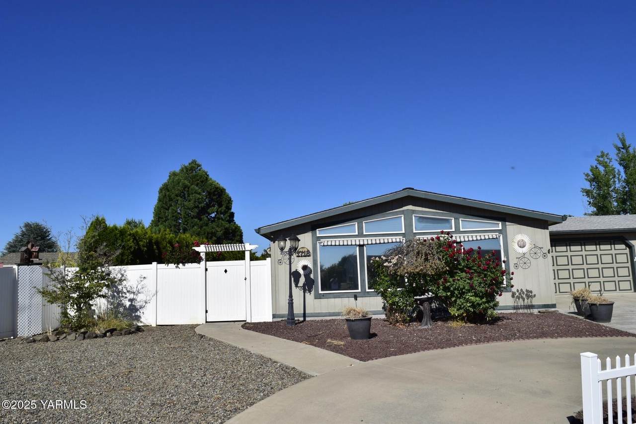 1718 69th Ave - Photo 1