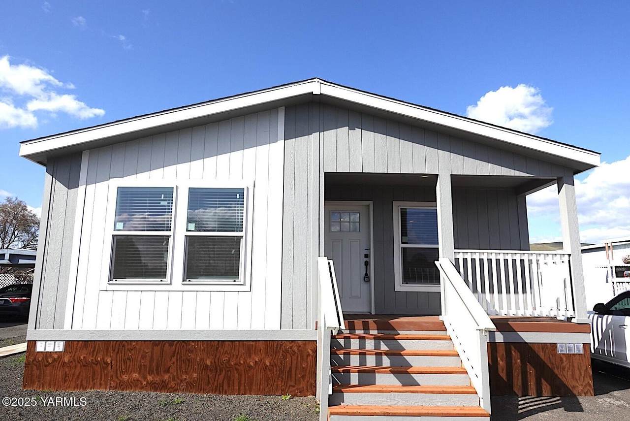 1011 34th Ave - Photo 1
