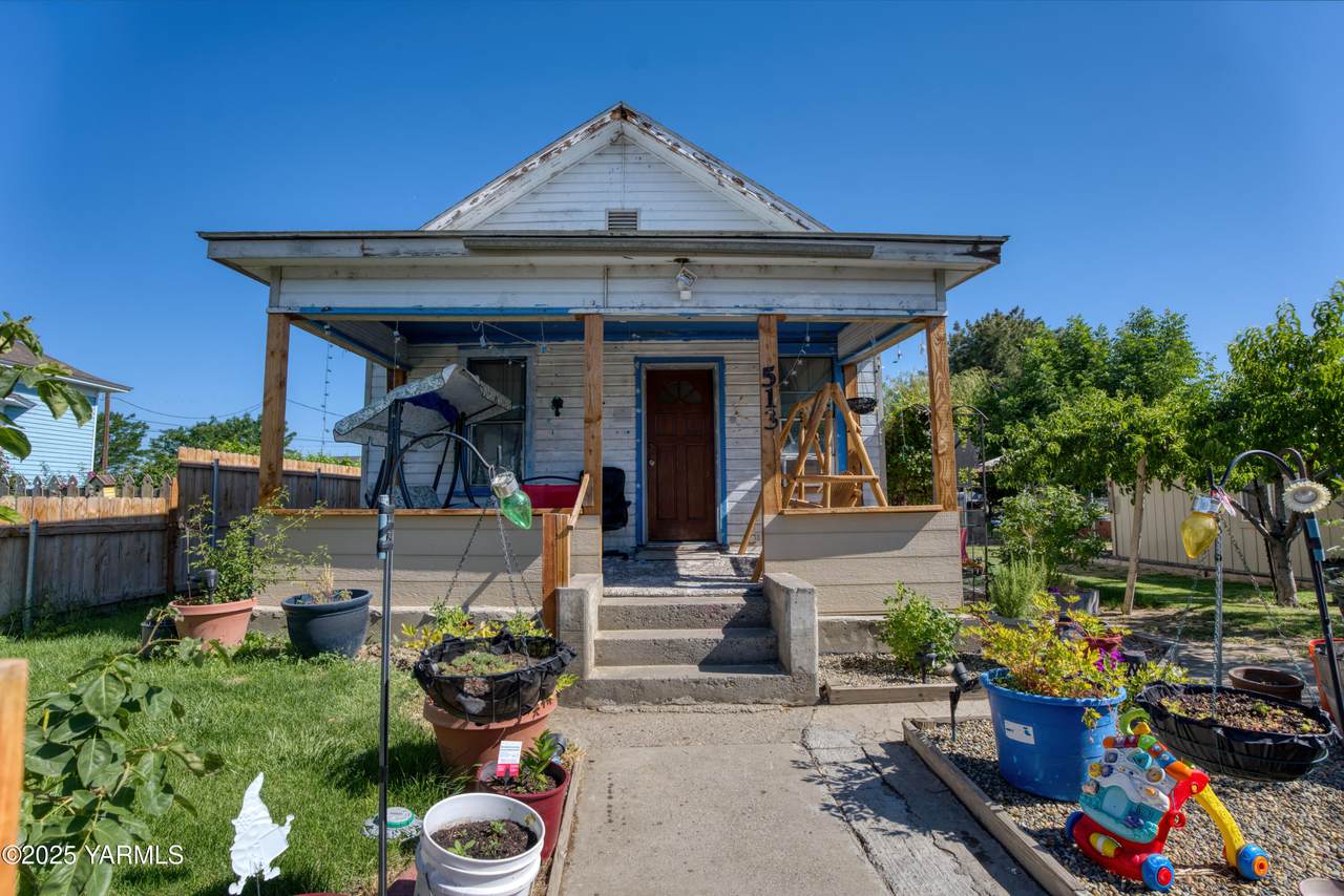 513 Washington St - Photo 1