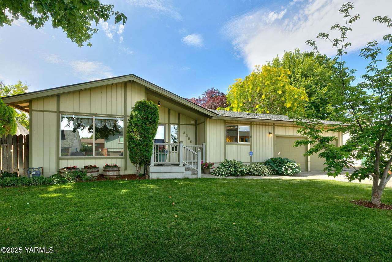 3204 Clinton Way - Photo 1