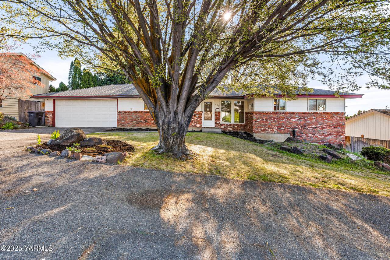 607 53rd Ave - Photo 1