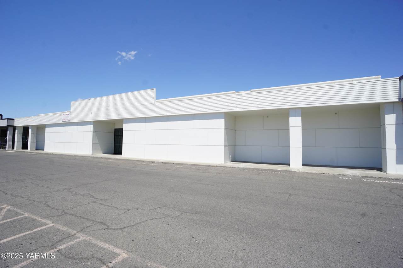 1710 Gregory Ave - Photo 1