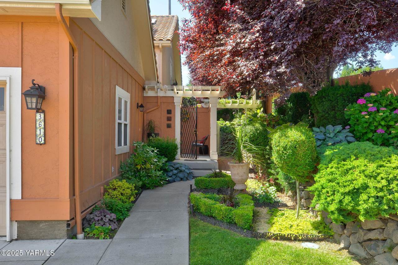 3610 Messina Dr - Photo 1