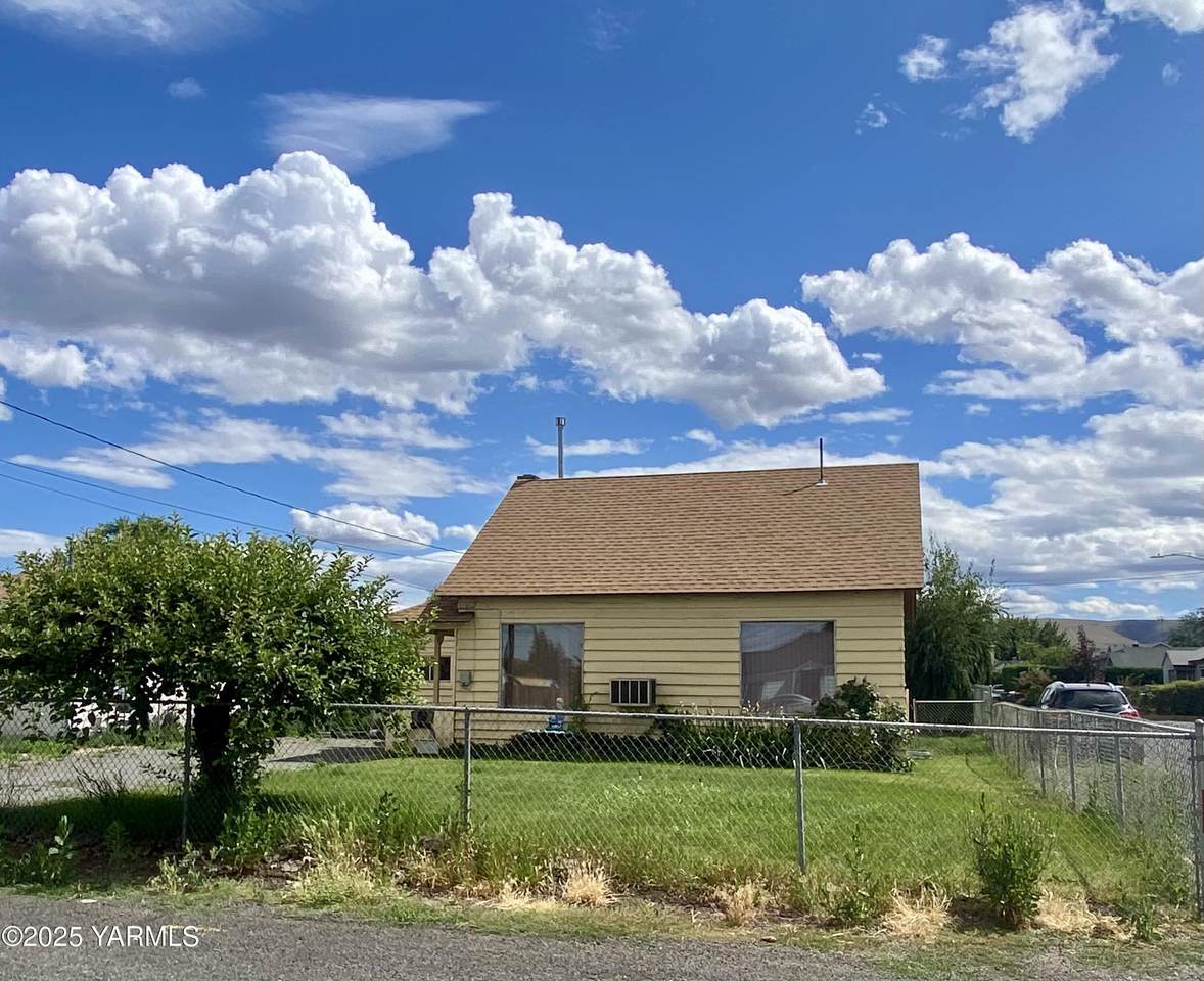 1024 Woodland Ave - Photo 1