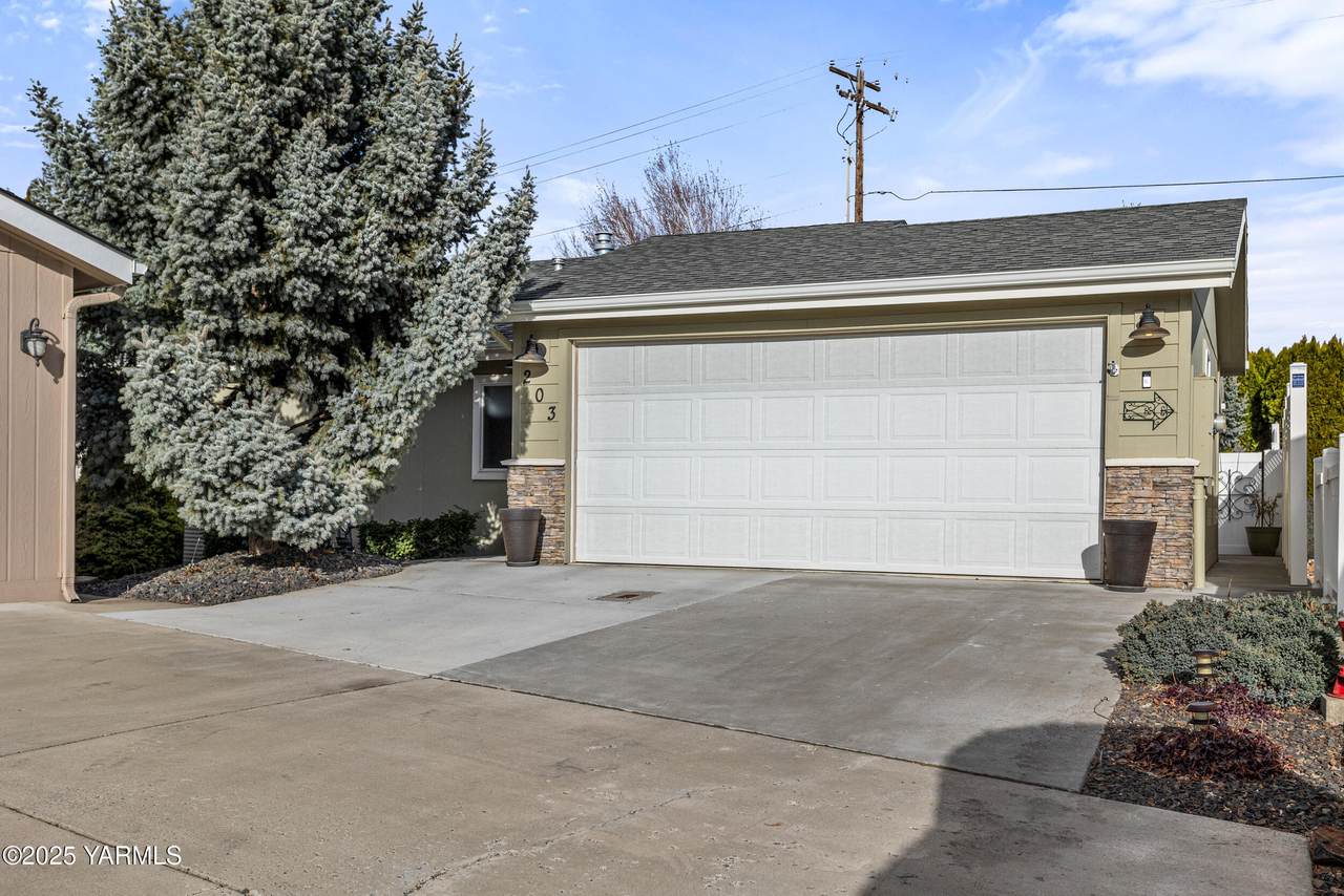 200 Bridle Way - Photo 1