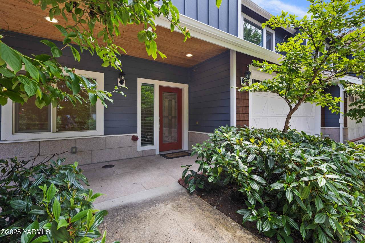 10407 17th St - Photo 1