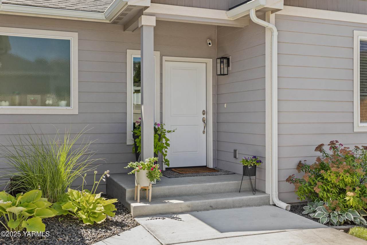 7506 Viewcrest Way - Photo 1