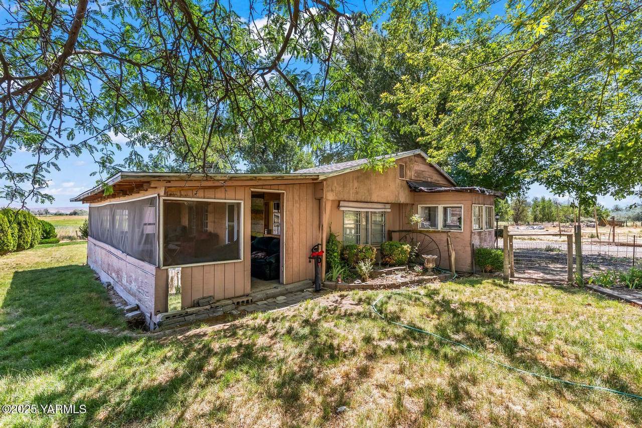 754 Kings Ln - Photo 1