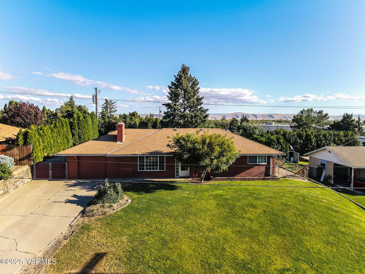 1306 Chenaur Dr - Photo 1