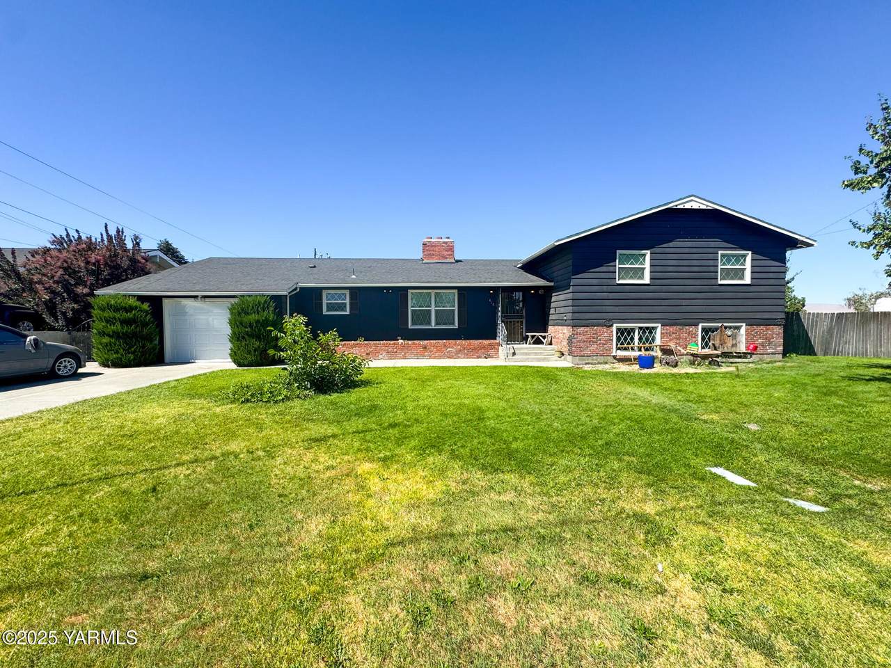 416 Grandview Ave - Photo 1