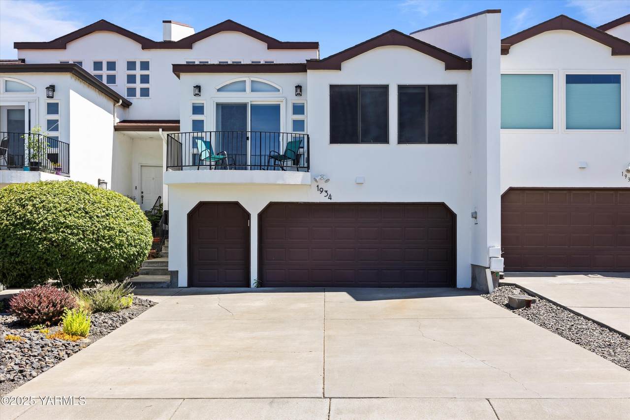 1934 Fairway Dr - Photo 1