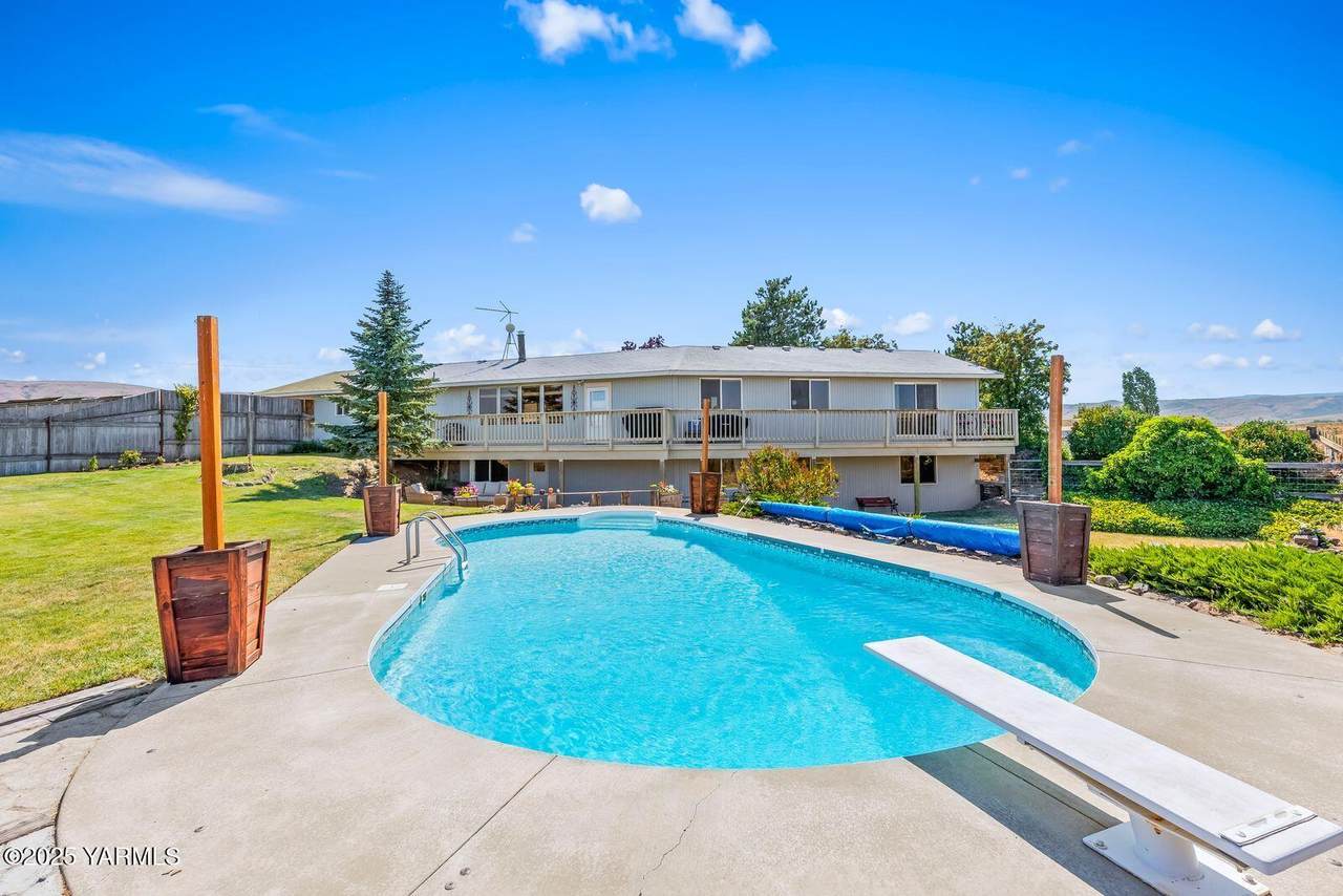 511 Pine Hollow Rd - Photo 1
