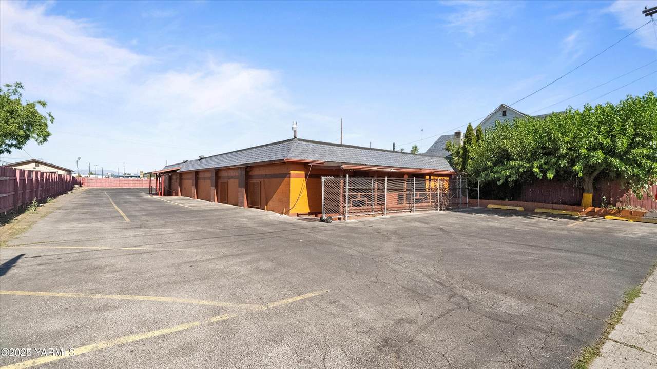 1214 6th St - Photo 1
