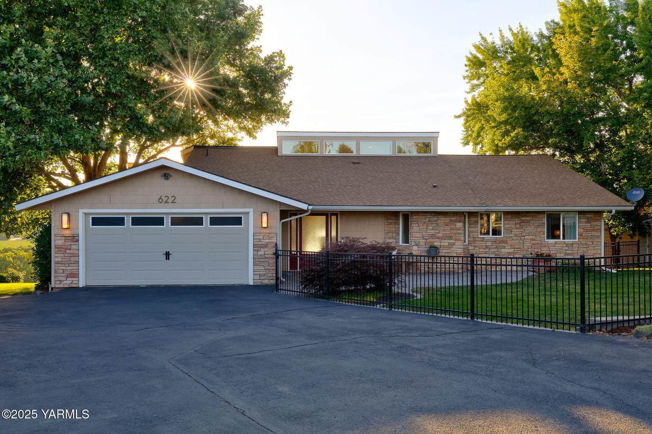 622 Country Club Dr - Photo 1