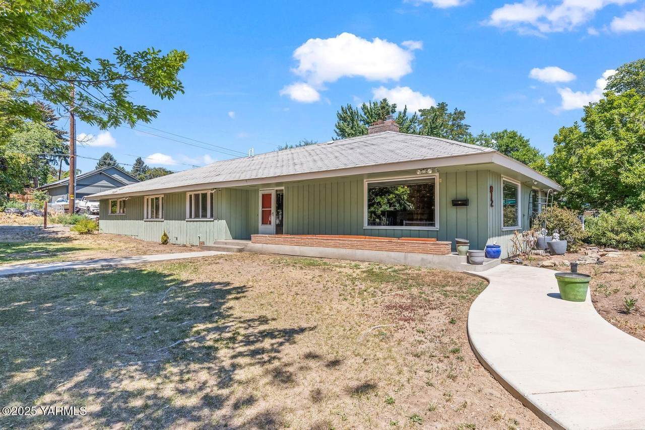 912 29th Ave - Photo 1