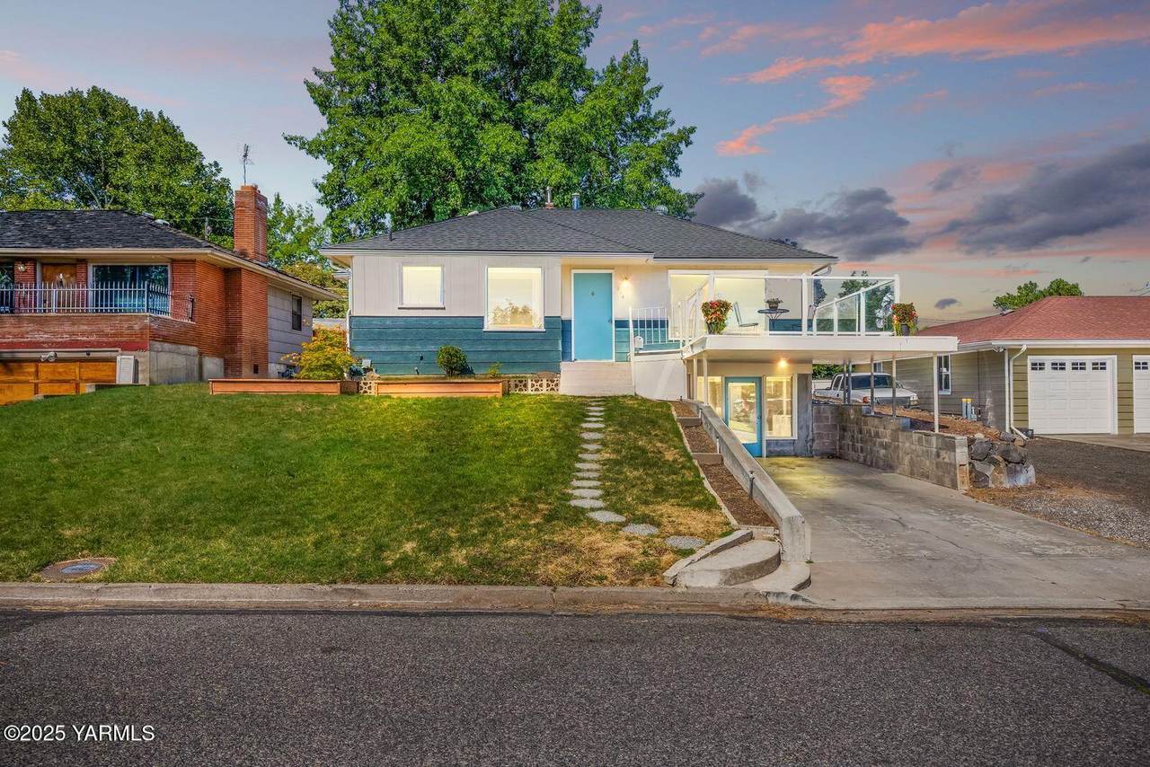 214 26th Ave - Photo 1