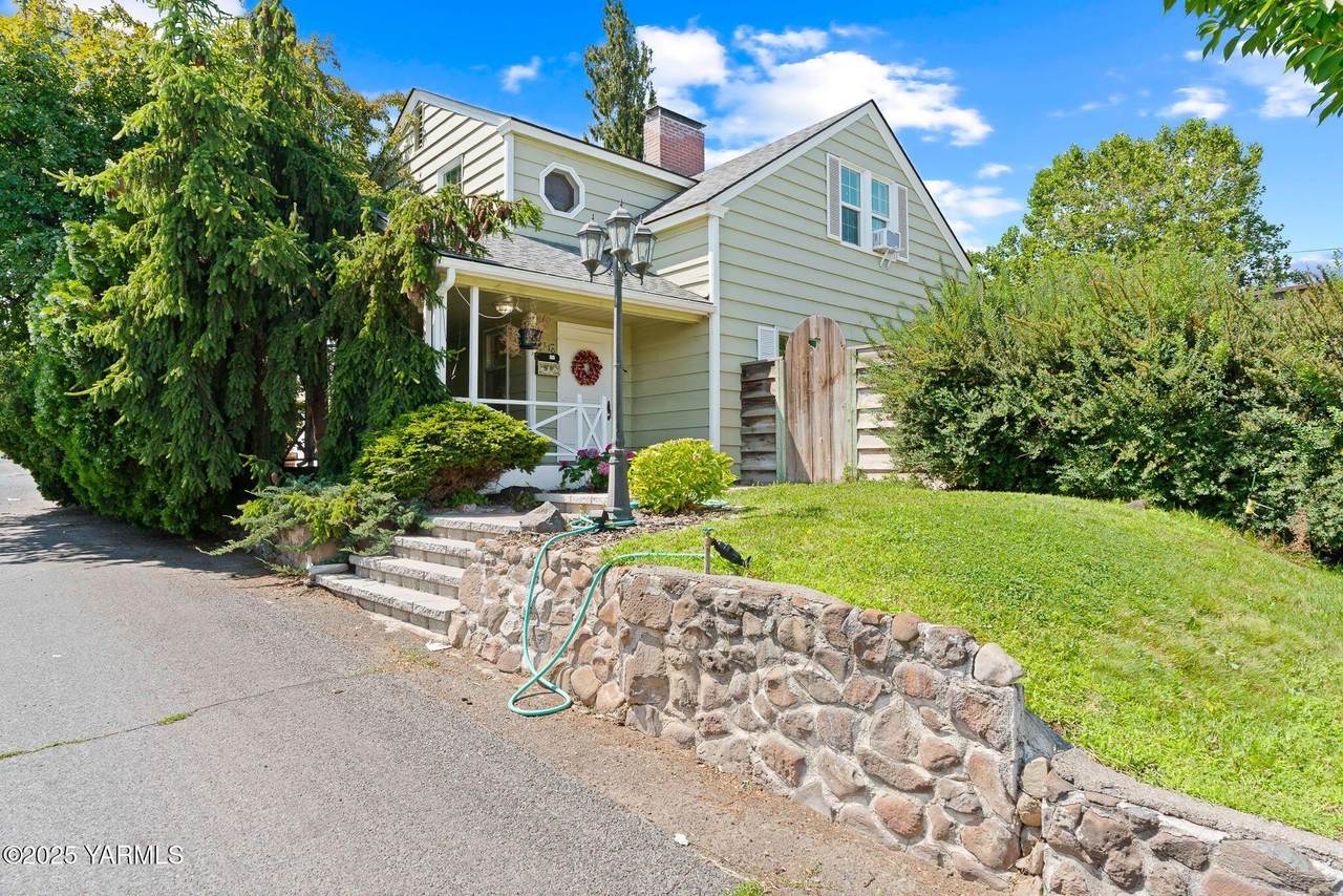 3310 Summitview Ave - Photo 1