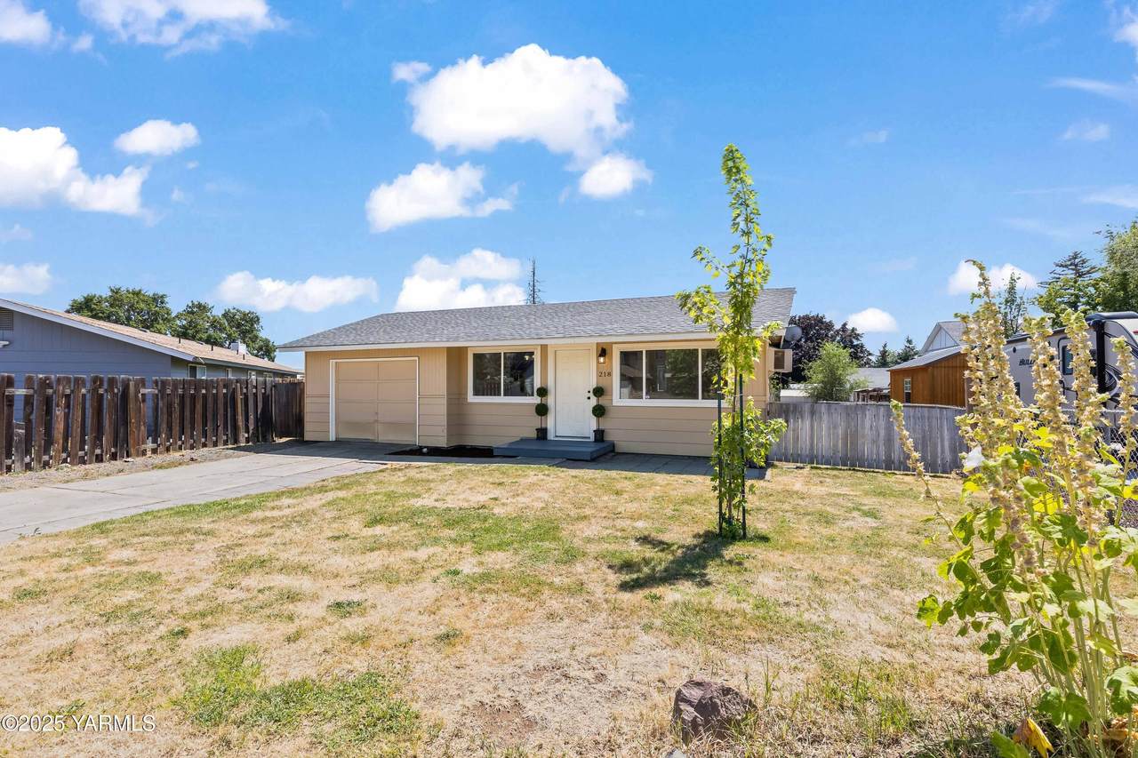 218 Ridgeway Dr - Photo 1