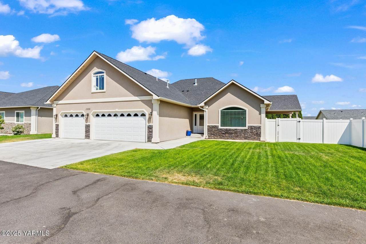 1005 Sawyer Pl - Photo 1