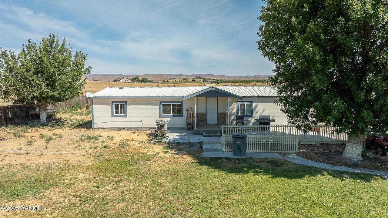 1311 Huntzinger Rd - Photo 1