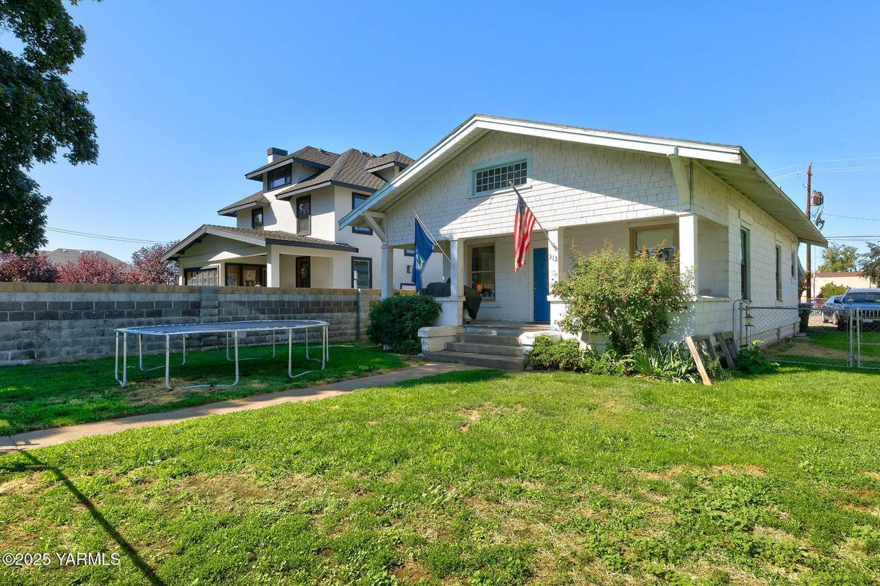 312 10th Ave - Photo 1