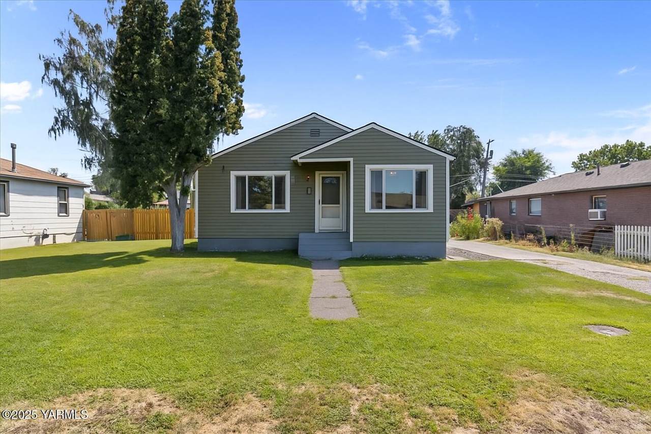 1313 8th Ave - Photo 1
