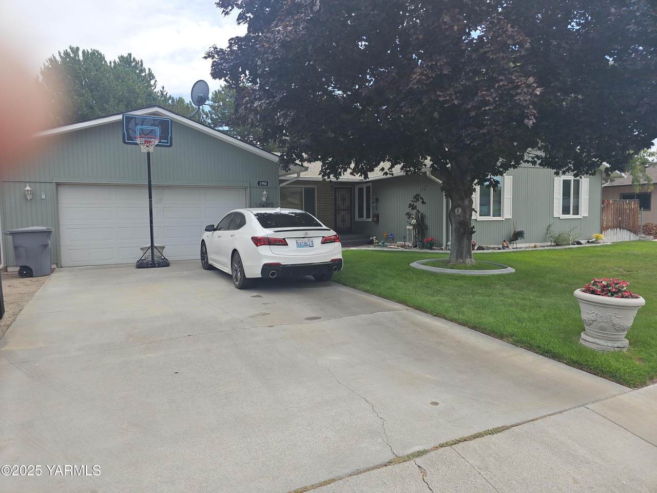 1980 Forest Ave - Photo 1