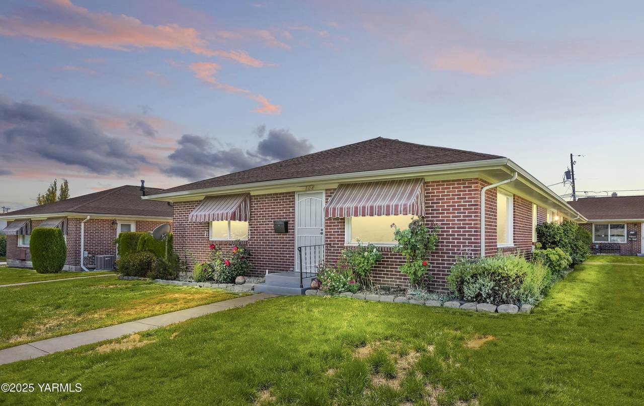 208 41st Ave - Photo 1