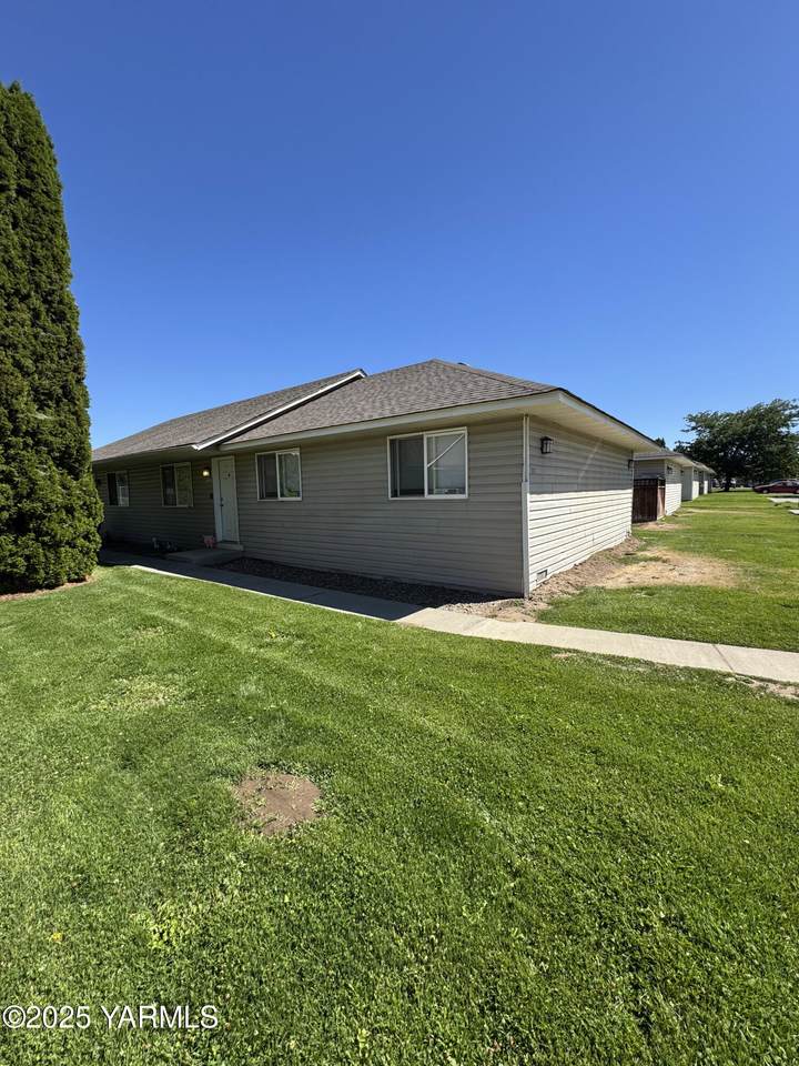 1011 19th Ave - Photo 1