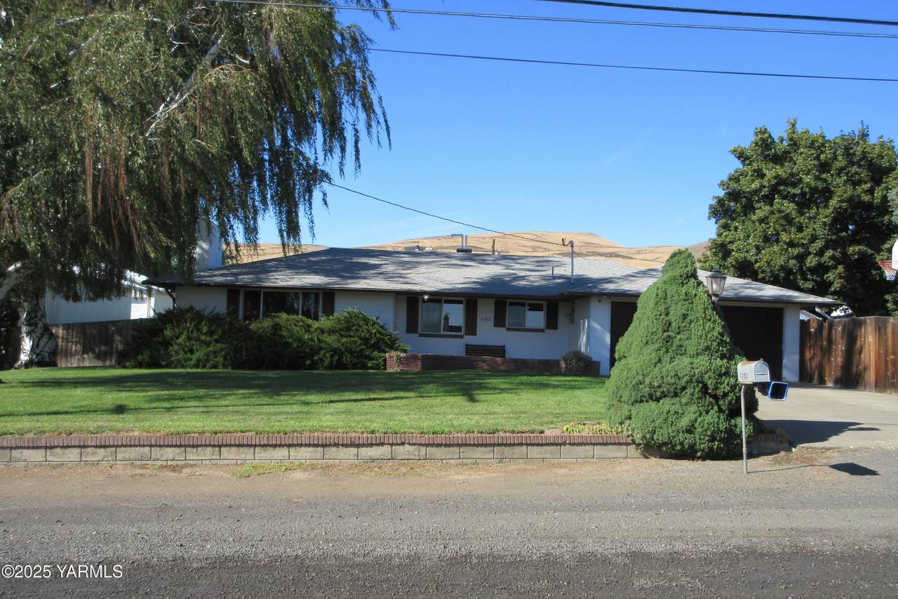 2703 Cascade Rd - Photo 1