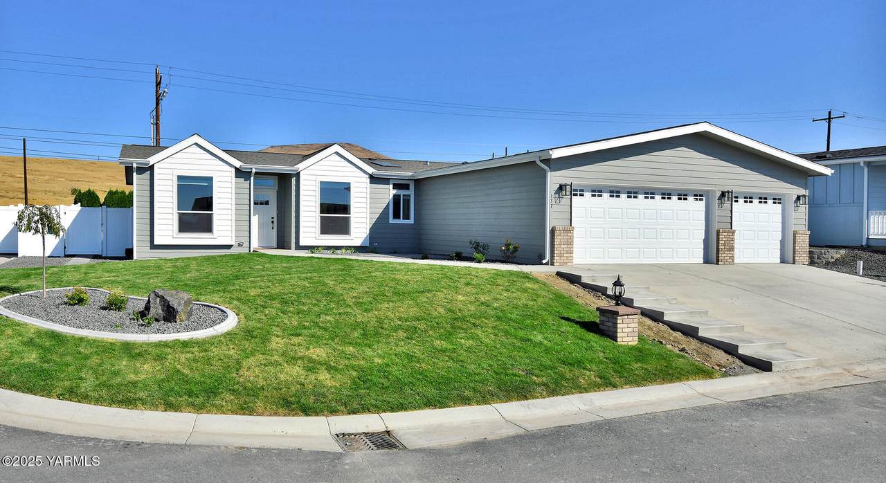 200 Bridle Way - Photo 1