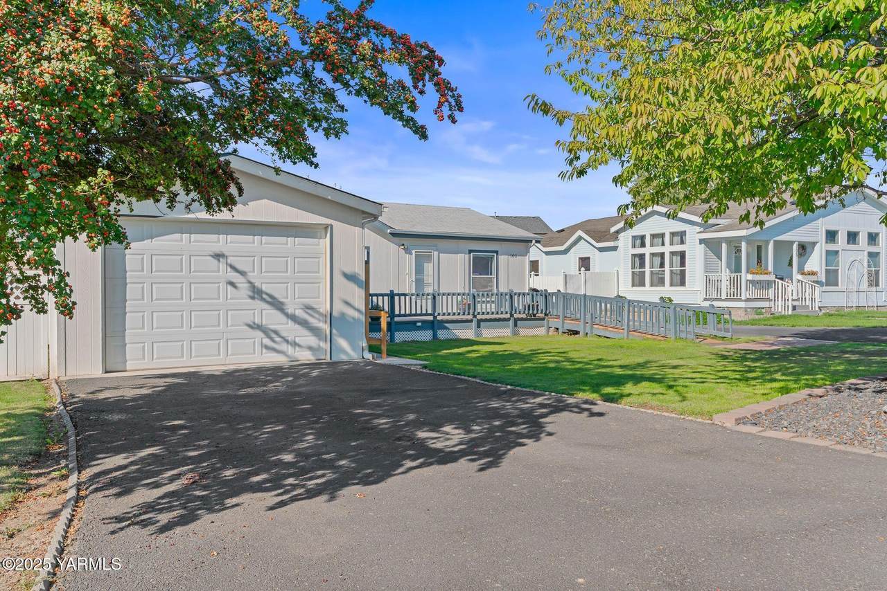 103 Lenseigne Pl - Photo 1