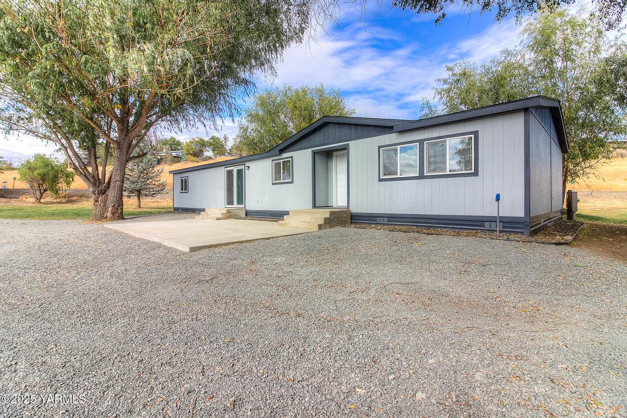 10420 Ahtanum Rd - Photo 1